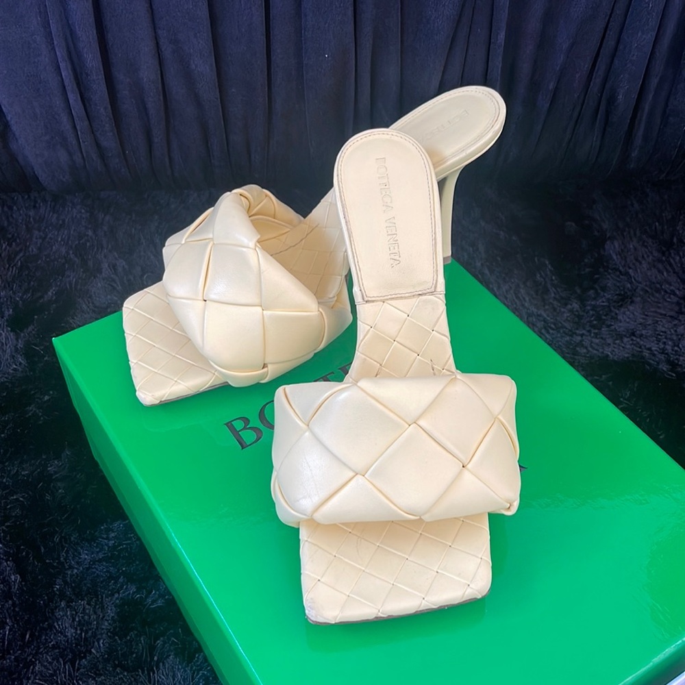 Yellow bottega veneta heela